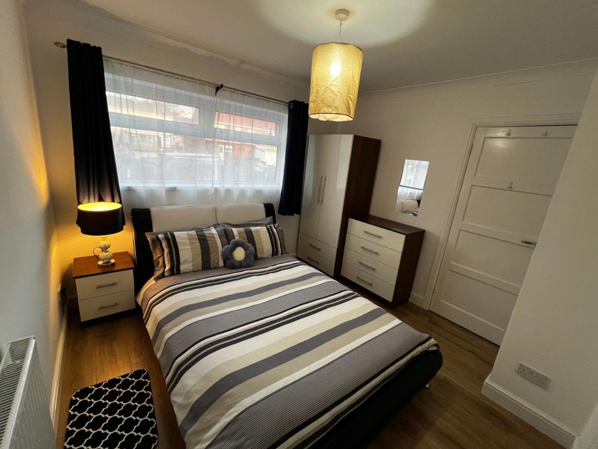 Springfield House- Near Newcastle Centre, Hospital And Keele University! Stoke-on-Trent Exterior photo